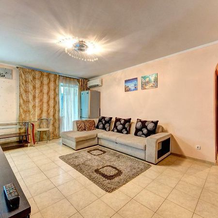 Apartments Near The Nsc Olympic Киев Екстериор снимка