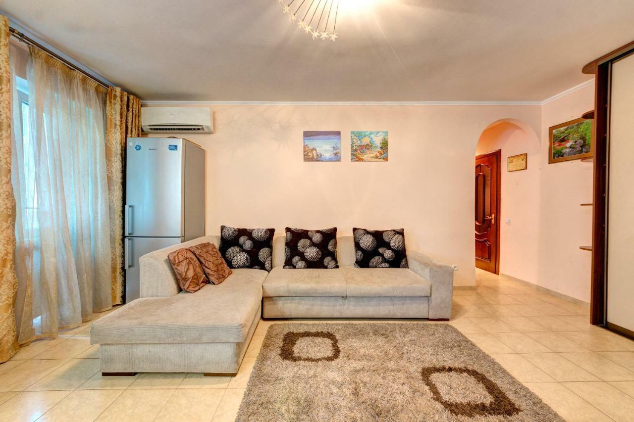 Apartments Near The Nsc Olympic Киев Екстериор снимка
