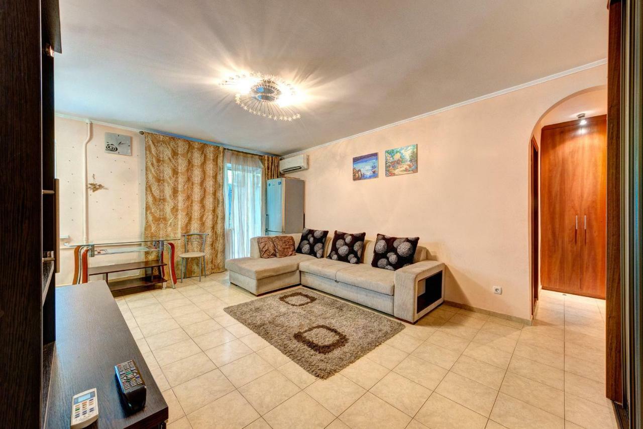 Apartments Near The Nsc Olympic Киев Екстериор снимка