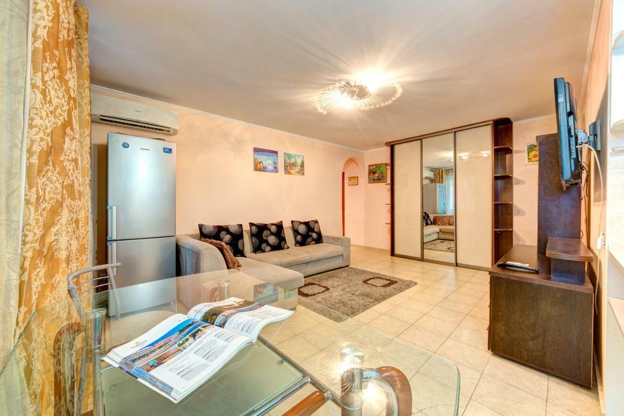 Apartments Near The Nsc Olympic Киев Екстериор снимка