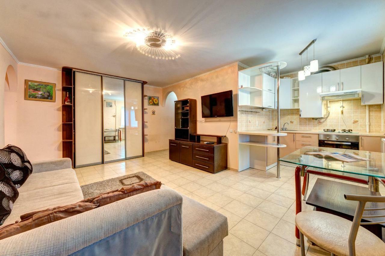 Apartments Near The Nsc Olympic Киев Екстериор снимка